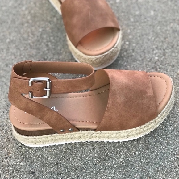 Size 10 Topic Tan Ankle Strap Espadrille Flatform Sandal - Picture 2 of 8